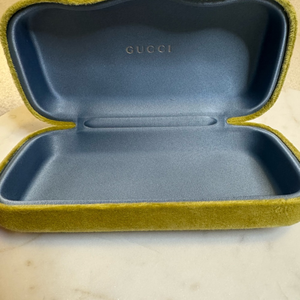 Gucci Grey Tortoise Sunglasses BNWT Includes Velvet Case, dusty & lens cloth - Picture 9 of 11